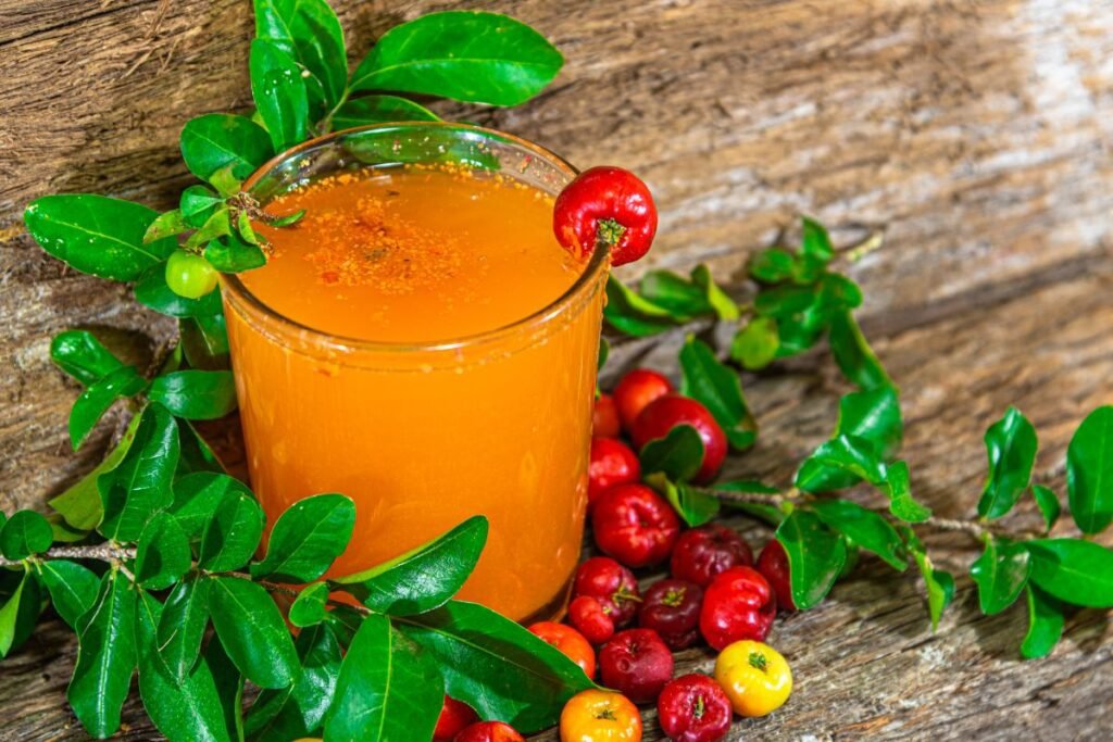 Acerola vitaminas C: tropinis supervaisius, kuriantis revoliuciją vitaminų pasaulyje