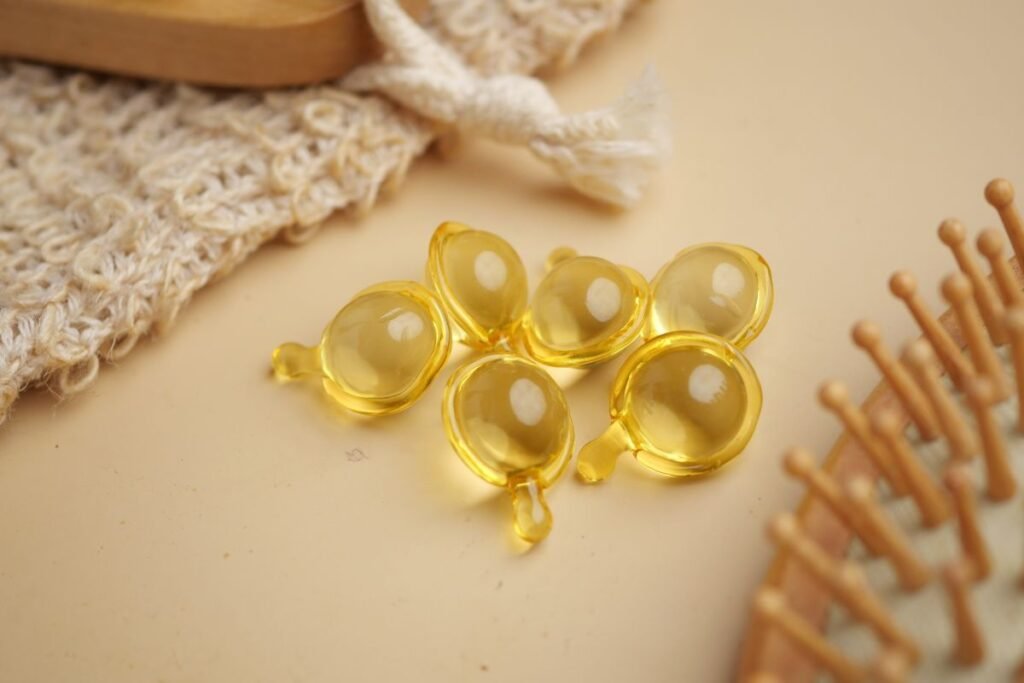 Tepami vitaminai plaukams: greitoji pagalba ar tik blizgi apgaulė?