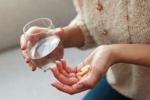 Kokių vitaminų trūksta, kai jaučiamas nuovargis: 4 pagrindiniai mikroelementai, kuriuos verta patikrinti pirmiausia
